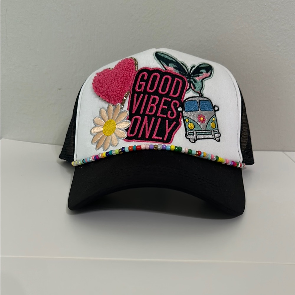 Black and White 'Good Vibes Only' Cap